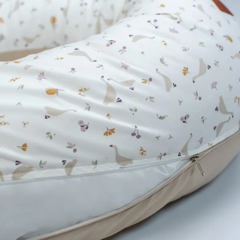 Améliorez Votre Confort d'Allaitement avec Notre Housse de Coussin Sidonia