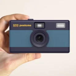 Appareil photo peeksme bleu + 1 paire de clips rose + 1 lanière bleue