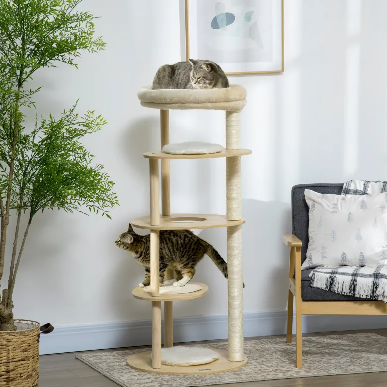 Arbre à chat style nordique coussins bois pin panneaux bois clair