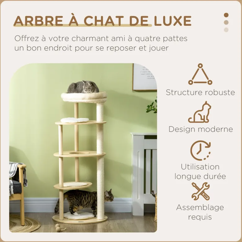 Arbre à chat style nordique coussins bois pin panneaux bois clair