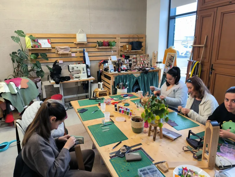Atelier - pochette en cuir - paris
