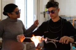Atelier - soufflage du verre - bordeaux