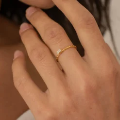Bague réglable dorée cristal blanc