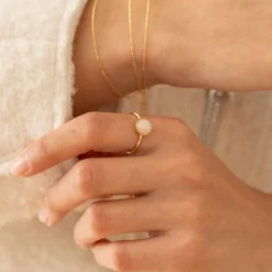 Bague réglable dorée jade naturelle