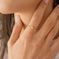 Bague réglable dorée - mini quartz rose