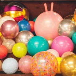 Ballon confettis multicolore (10 cm)