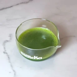 Bol à matcha avec bec verseur