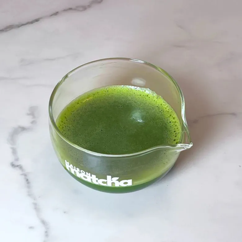Bol à matcha avec bec verseur