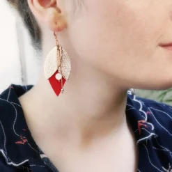 Boucle d'oreille tulipe rouge en cuir