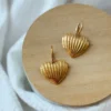 Boucles d'oreilles créoles dorées en acier inoxydable avec pendentif cœur lova