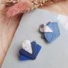 Boucles d’oreilles graphiques art déco bleu klein