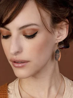 Boucles d'oreilles mini-pétale caramel