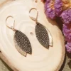 Boucles d'oreilles mini-pétale olive