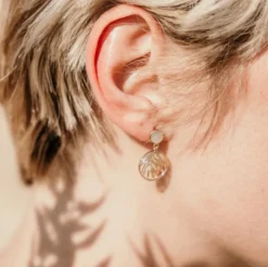 Boucles d'oreilles pendantes nacre or