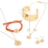 Boucles d'oreilles Soleil artisanales acier inoxydable doré et perles de verre