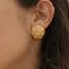 Boucles dorées rondes - décor de fleurs