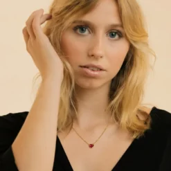 Bougie-bijou avec collier cœur rouge - cadeau