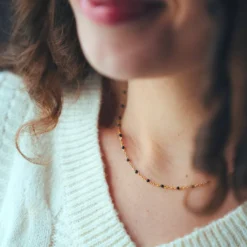 Bougie-bijou avec collier perles noires & cristal