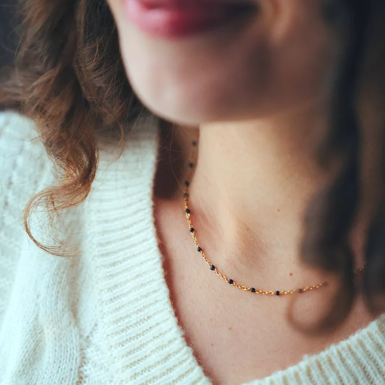 Bougie-bijou avec collier perles noires & cristal