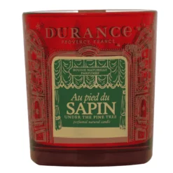 Bougie mèche en bois au pied du sapin