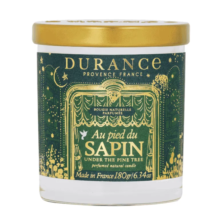 Bougie parfumée au pied du sapin