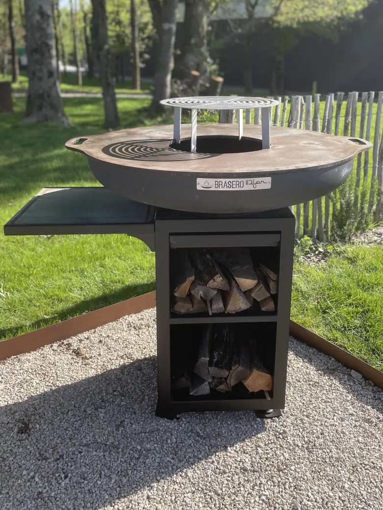Brasero ø65cm sur meuble noir