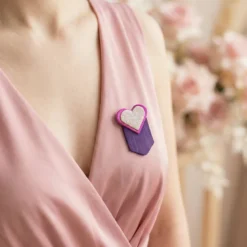 Broche en cuir coeur ex-voto fuchsia