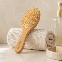 Brosse à cheveux en bois effet massant