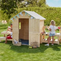 Cabane en bois enfant cuisine et table b