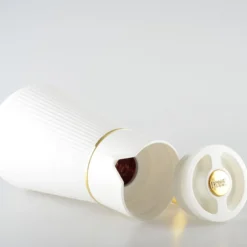 Cafetière blanche avec anse dorée 1l