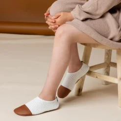 Chaussons les petits velours écru (pointures 24-26)