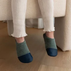 Chaussons les petits velours gris vert (pointures 18-20)