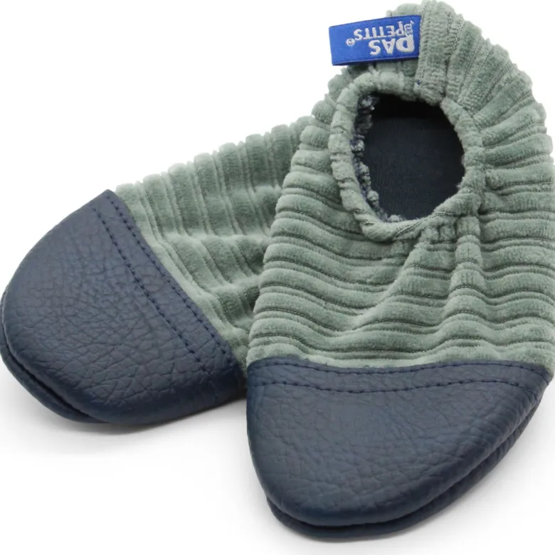 Chaussons les petits velours gris vert (pointures 18-20)