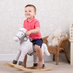 Cheval à bascule à motifs en bois
