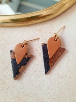 Clous d'oreilles triangle caramel
