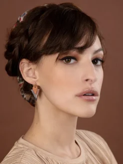 Clous d'oreilles triangle caramel