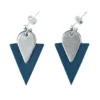 Clous d'oreille triangle en cuir marine