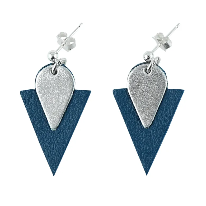 Clous d'oreille triangle en cuir marine