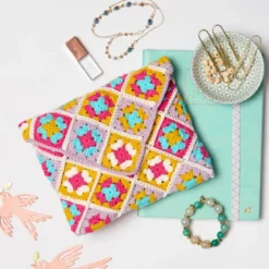 Coffret pochette en granny square