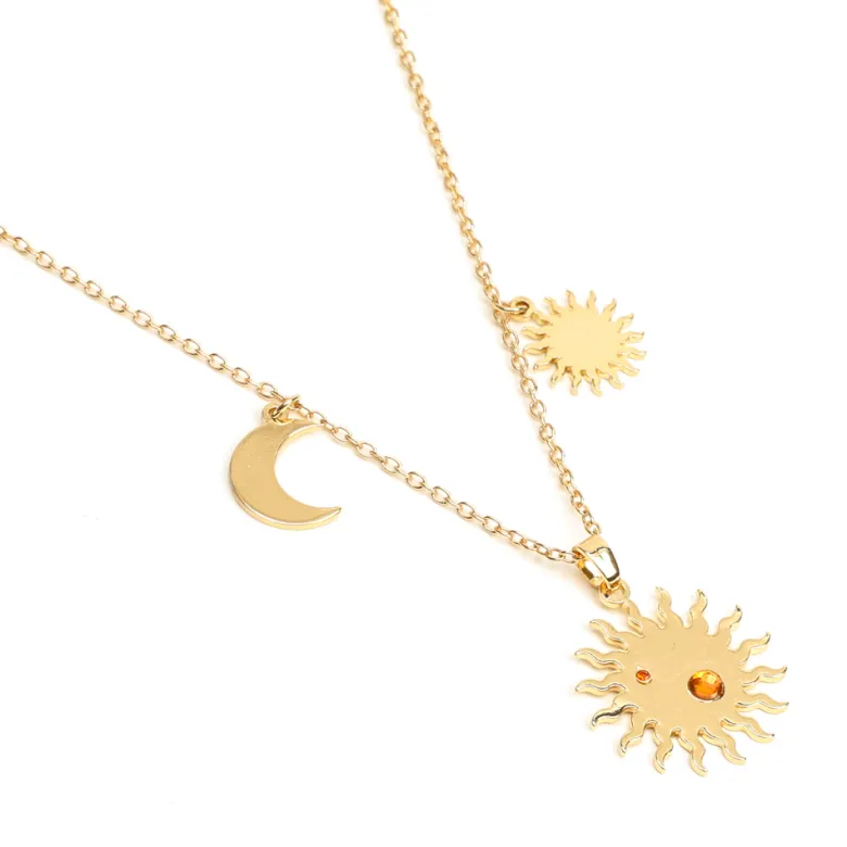 Collier breloques Soleil artisanal en acier inoxydable doré et perles de verre