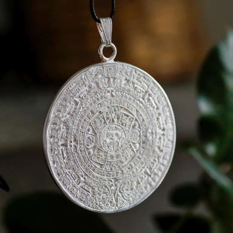 Collier calendrier aztèque