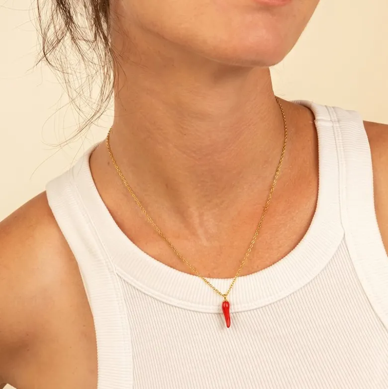 Collier doré avec charms piment rouge