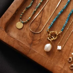 Collier désert de pierres turquoise