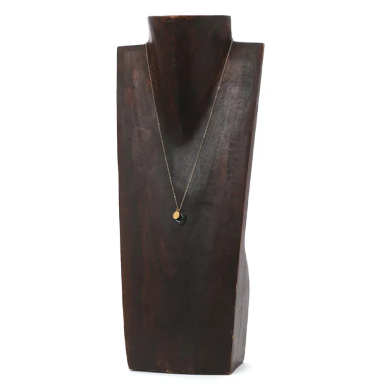 Collier orné de jade néphrite