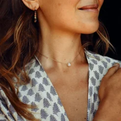 Collier pierre de lune taillée en forme de goutte