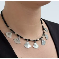 Collier shat shat touareg en argent et perles – bijou traditionnel