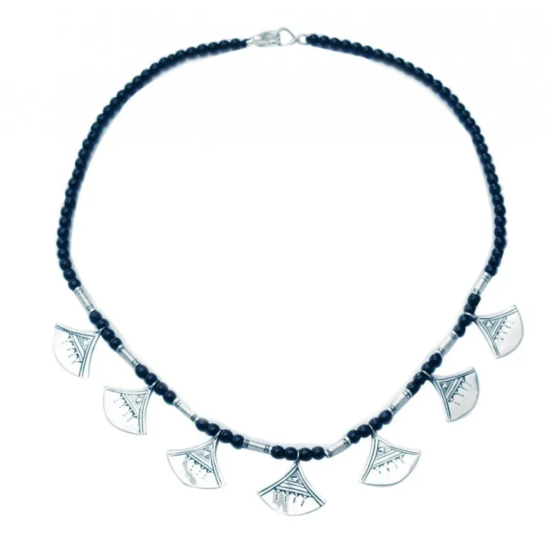 Collier shat shat touareg en argent et perles – bijou traditionnel