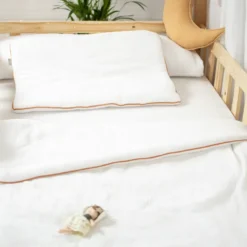 Couette et oreiller prêt à dormir