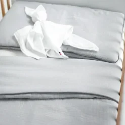 Couette et oreiller prêt à dormir