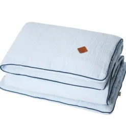 Couette et oreiller prêt à dormir